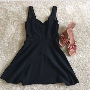 🔥 Black skater dress 🔥